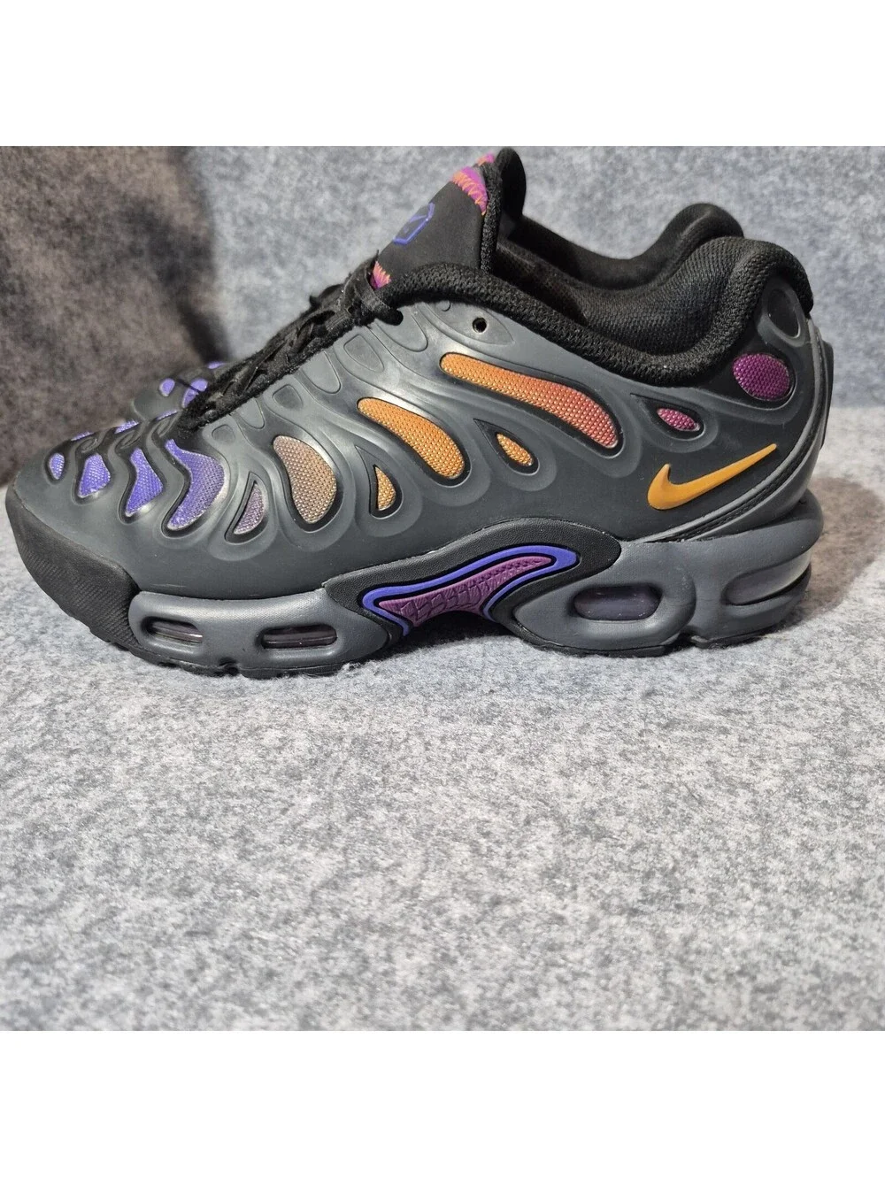 Nike Air Tuned Air Boys Low Top Sneakers Black/Purple/Orange US 5 FV5921-001